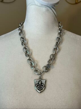 NWT Stigma Silver Tone Chunky Chain Necklace w Fleur De Lis Shield Pendant